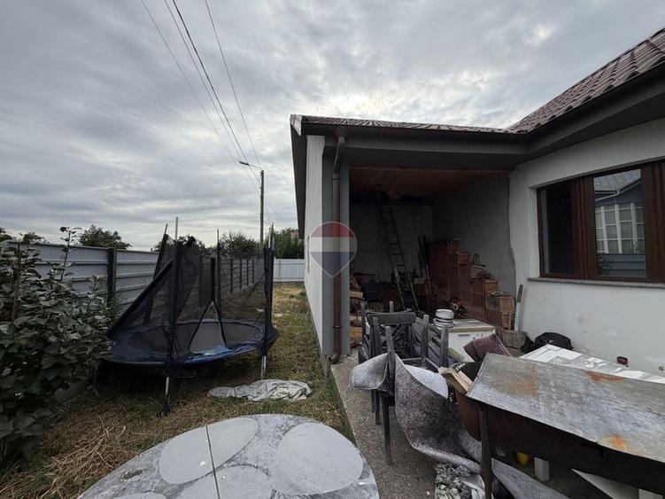 Casă individuală cu 4 camere cu Teren 608 Mp în Golești
