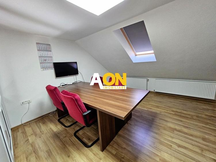 Casă individuală cu 9 camere cu Canalizare în Central