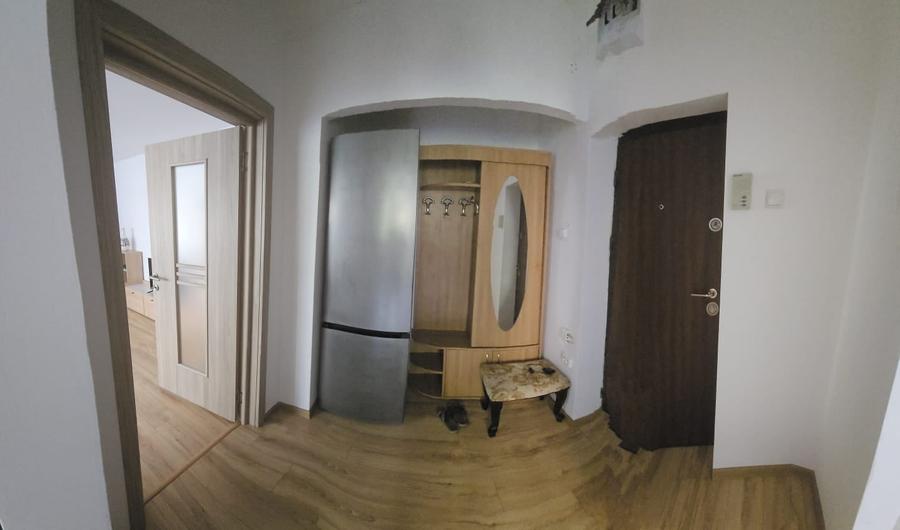 Apartament cu 3 camere semidecomandat, mobilat în Lujerului