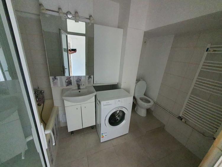 Apartament cu 4 camere decomandat în Gorjului