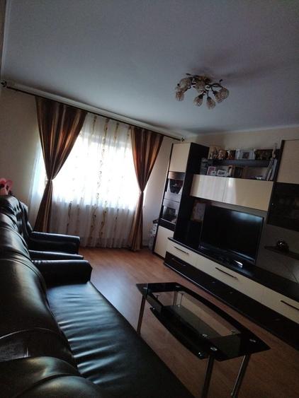 Apartament cu 3 camere decomandat în Tomești