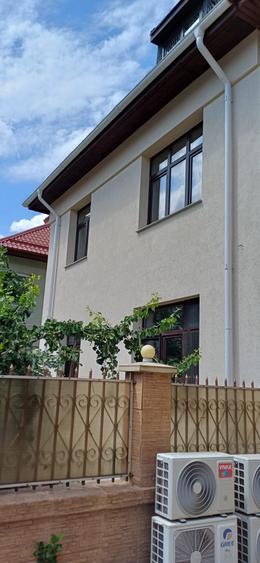Casă cu 5 camere cu Canalizare în Barbu Văcărescu