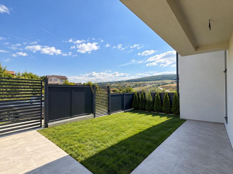 Duplex cu 6 camere cu Canalizare în Chinteni