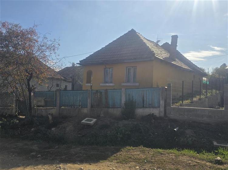 Casă cu 2 camere cu Teren 400 Mp în Voiniceni
