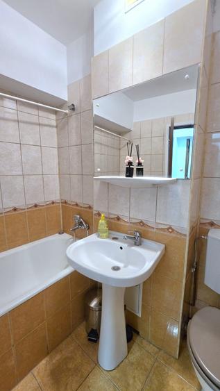 Apartament cu 4 camere decomandat în Universitate