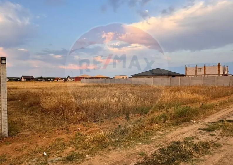 Teren de 681 mp, în Malu Mare