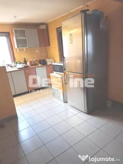 Casă cu 6 camere cu Teren 1521 Mp în Poiana