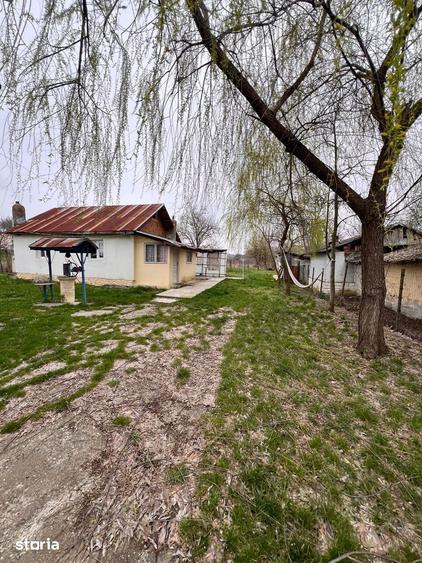 Casă cu 4 camere cu Teren 2244 Mp în Măciuca
