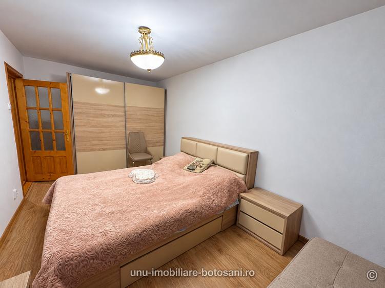 Apartament cu 3 camere decomandat în Sud-Vest