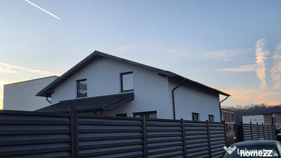 Casă cu 3 camere cu Teren 390 Mp în Păulești