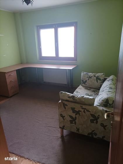 Apartament cu 3 camere decomandat în Nicolina