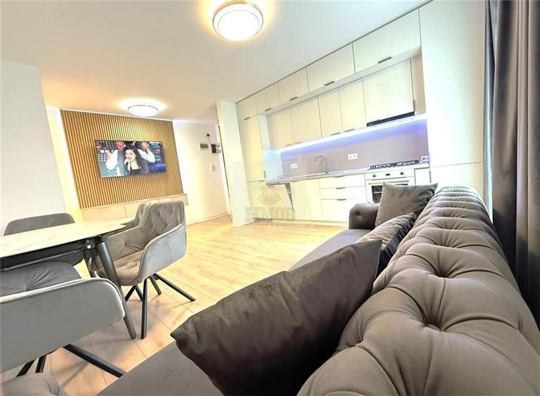 Apartament cu 3 camere decomandat în Exterior Est