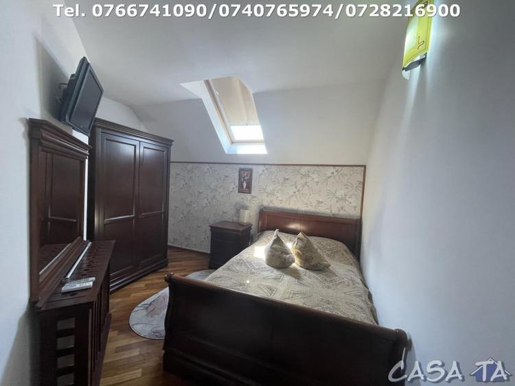 Casă individuală cu 8 camere cu Canalizare în Central