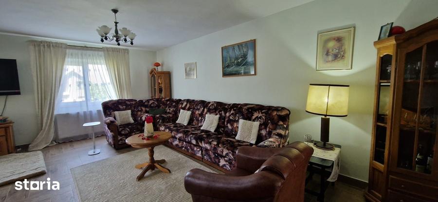 Casă cu 10 camere cu Teren 1715 Mp în Fălticeni