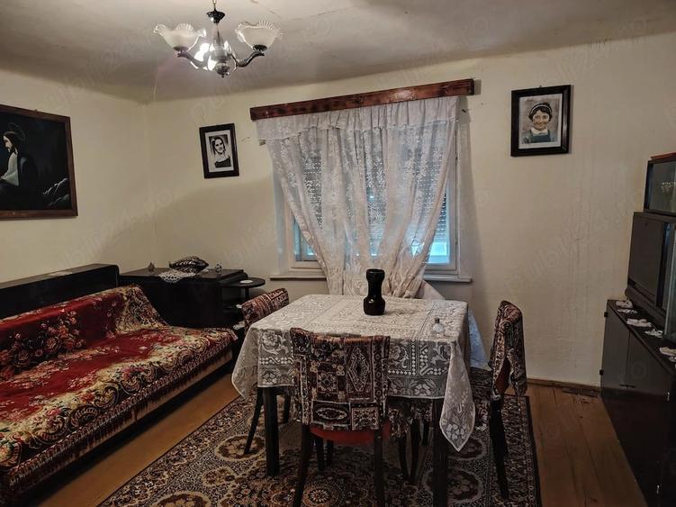 Casa 2 camere, baie, bucatrie - casa se vinde cu anexe gospodaresti si teren de 5000 mp, livada prun - 10