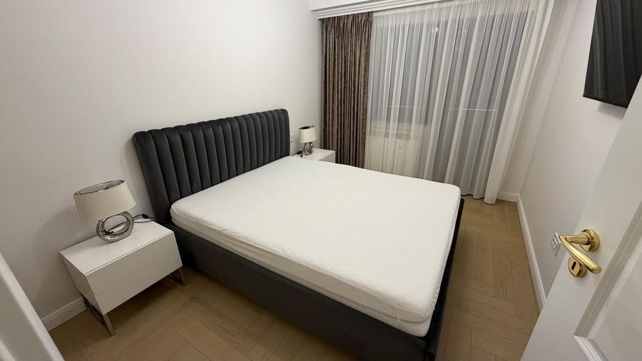 Apartament cu 3 camere decomandat, mobilat în Casa de Cultură