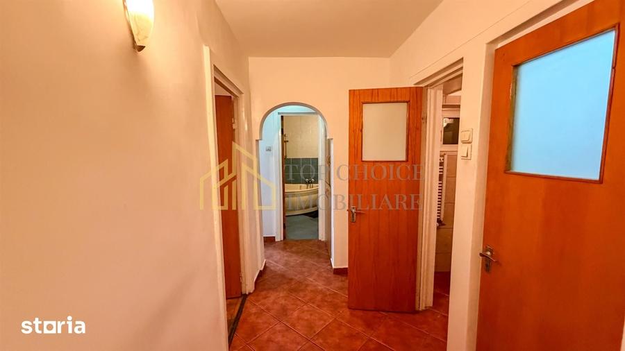 Apartament cu 3 camere decomandat în Tei