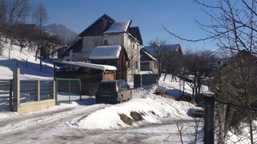 Casă individuală cu 5 camere cu Teren 2513 Mp în Central