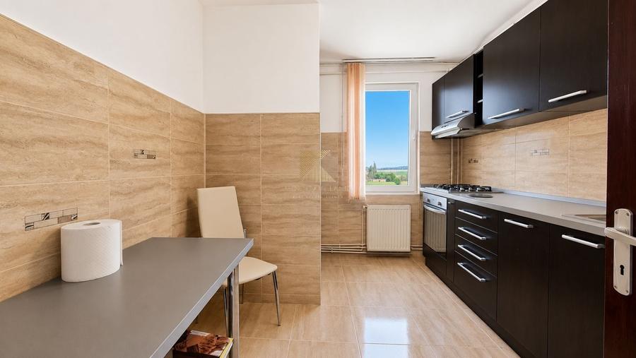 Apartament cu 3 camere decomandat în Astra