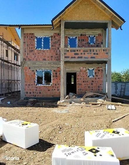 Casă cu 5 camere cu Teren 500 Mp în Central