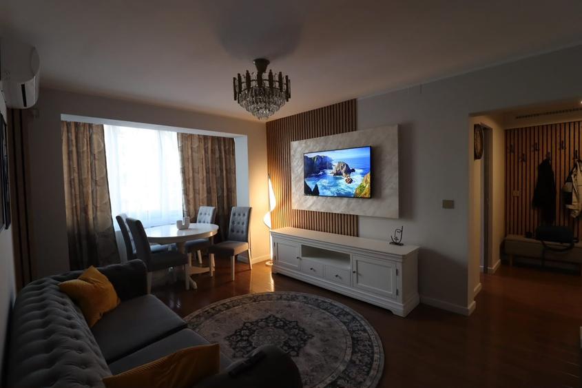 Apartament cu 2 camere semidecomandat, mobilat în Republicii