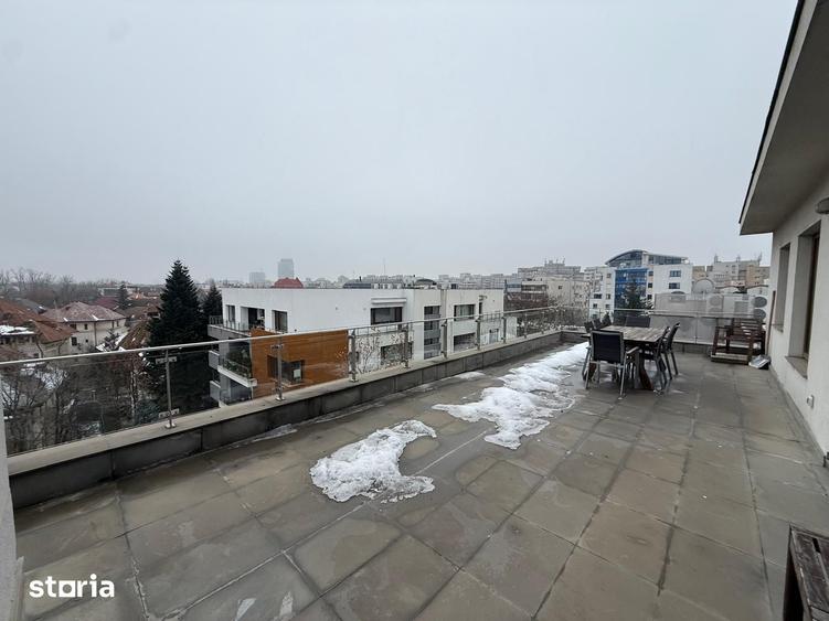 Apartament cu 3 camere în Aviatorilor