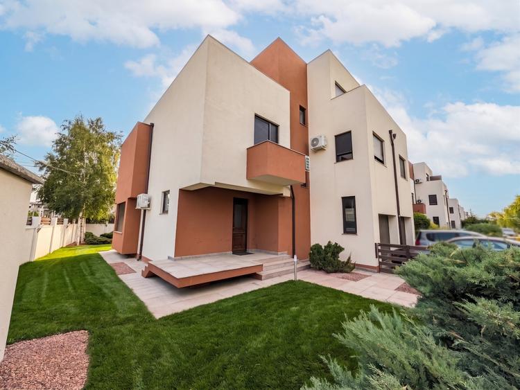 Duplex cu 5 camere cu Canalizare în Otopeni