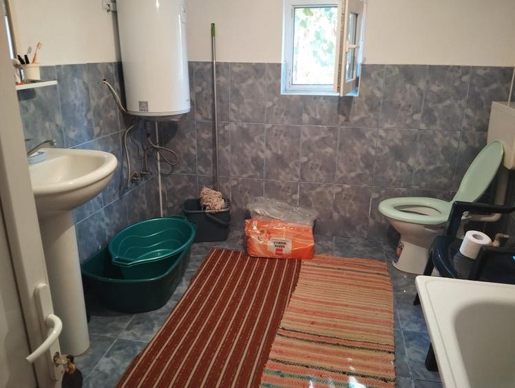 Casă cu 4 camere în Periferie