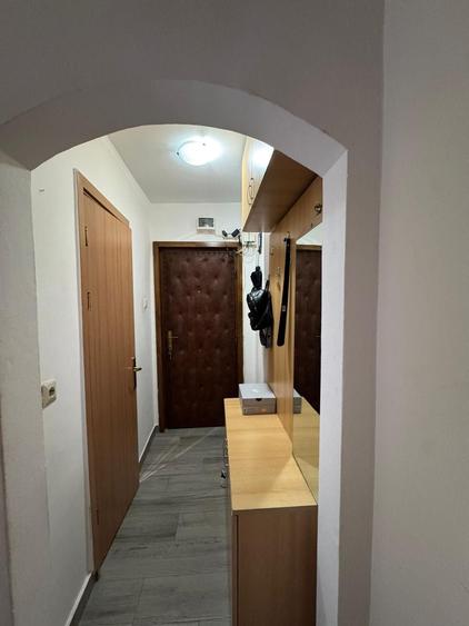 Apartament cu 2 camere semidecomandat în Dumbrăvița