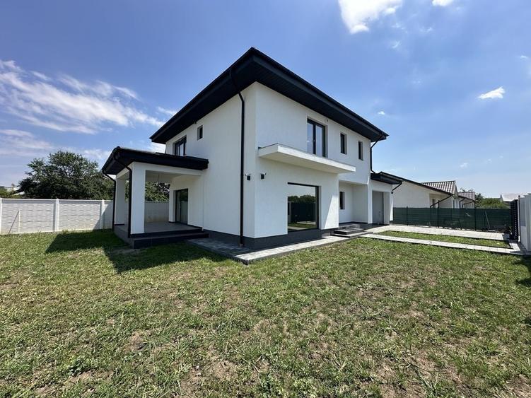 Casă cu 3 camere în Domnești