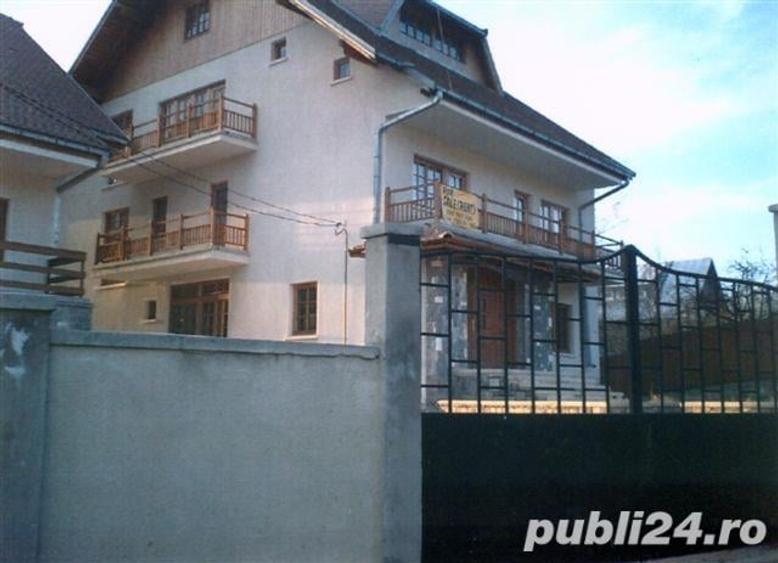 Casă cu 8 camere cu Teren 2500 Mp în Cornu