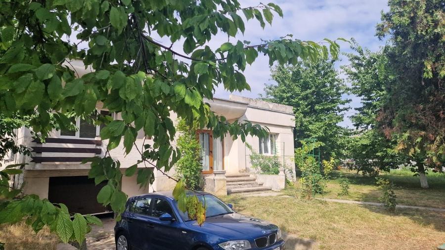 Casă individuală cu 5 camere cu Canalizare în Est