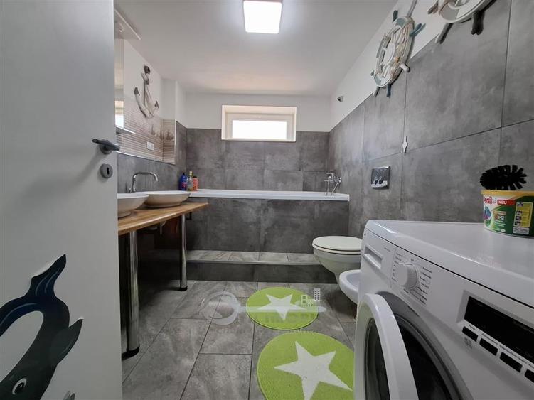 Apartament cu 4 camere decomandat, mobilat în Cug