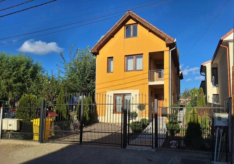Casă cu 2 camere cu Teren 439 Mp în Iris