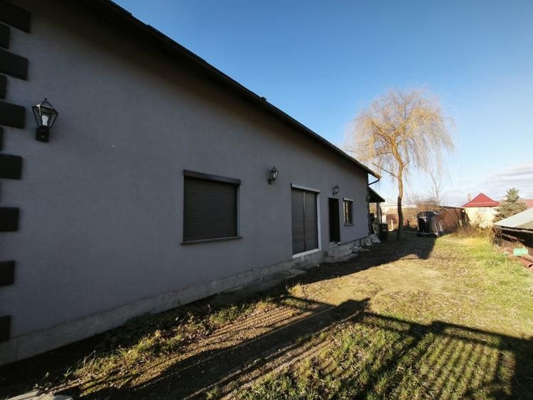 Casă individuală cu 8 camere cu Canalizare în Exterior Sud