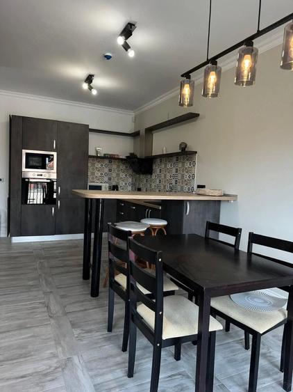 Casă cu 6 camere cu Teren 324 Mp în Central
