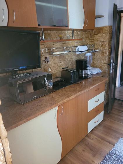 Apartament cu 3 camere decomandat în Calarași 4