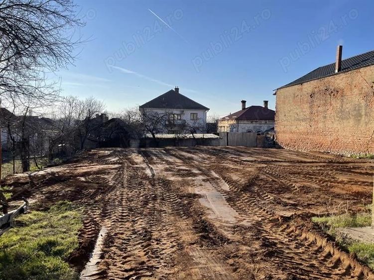 Casă individuală cu 5 camere cu Teren 800 Mp în Central
