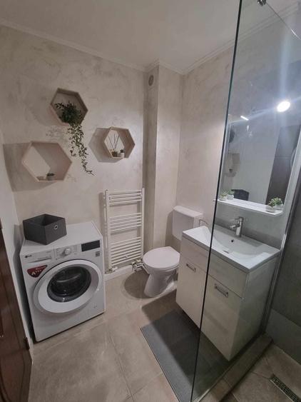 Garsonieră decomandată în Central
