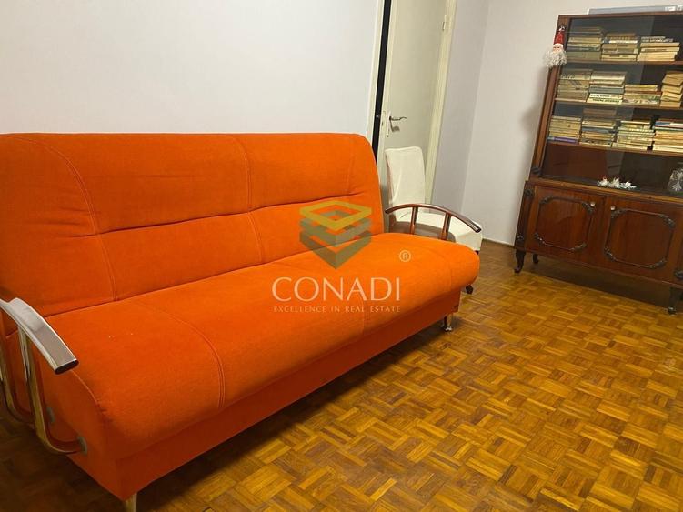 Apartament cu 3 camere semidecomandat, mobilat în Calea București