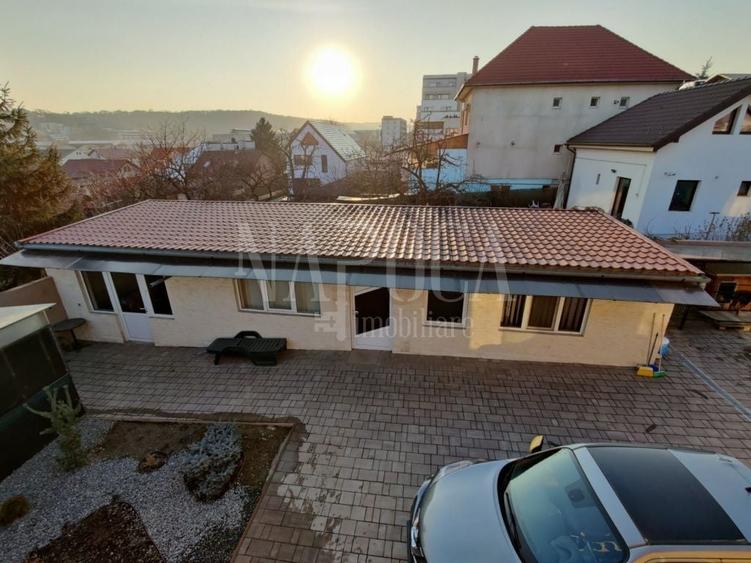 Casă individuală cu 5 camere cu Canalizare în Dâmbul Rotund