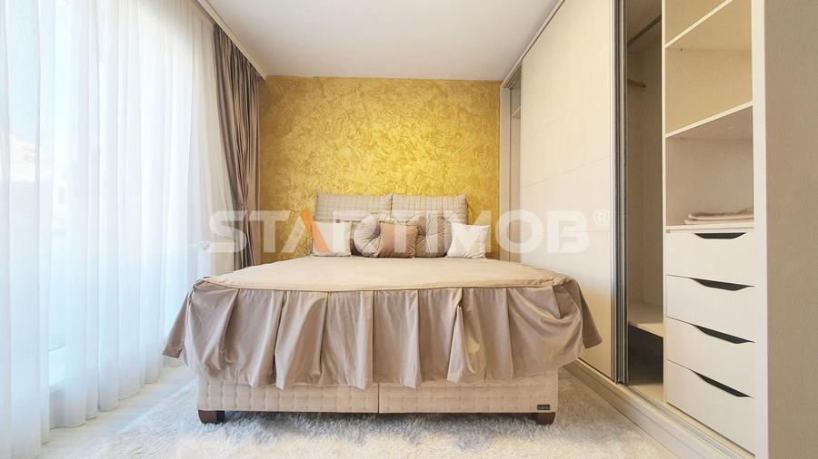 Apartament cu 3 camere decomandat, mobilat în Tractorul