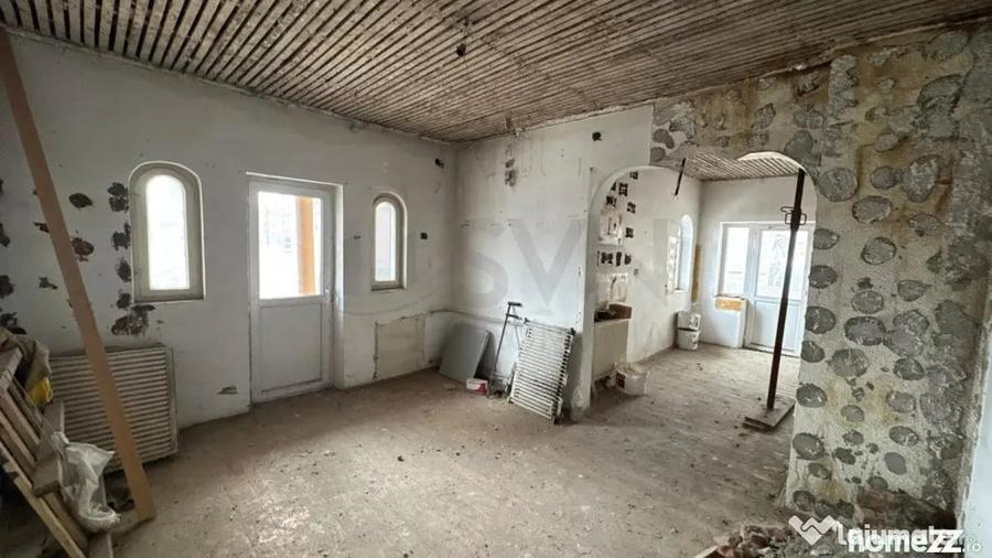 Casă cu 11 camere cu Teren 341 Mp în Dudești