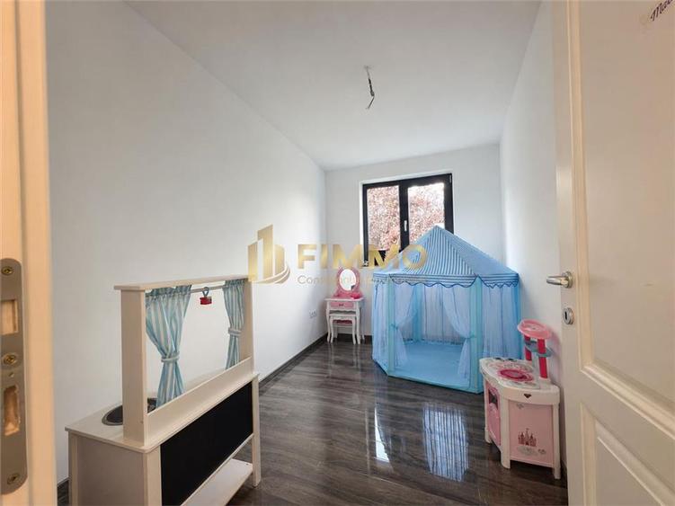 Duplex cu 4 camere cu Canalizare în Ipotești