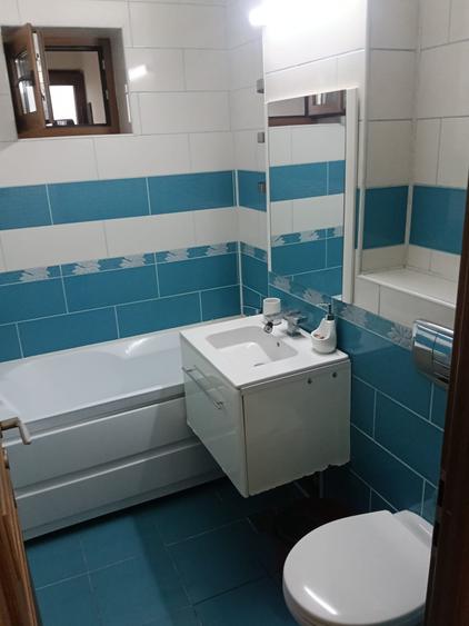 Apartament cu 3 camere semidecomandat, mobilat în Titan
