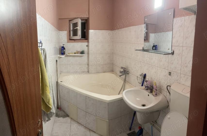 Apartament cu 4 camere decomandat în Păcurari