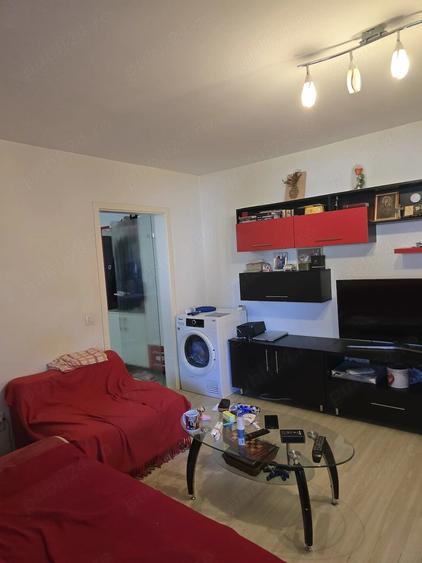 Apartament cu 3 camere semidecomandat în Gheorghe Lazăr