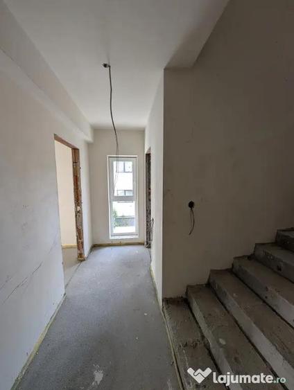 Casă cu 4 camere cu Teren 200 Mp în Florești
