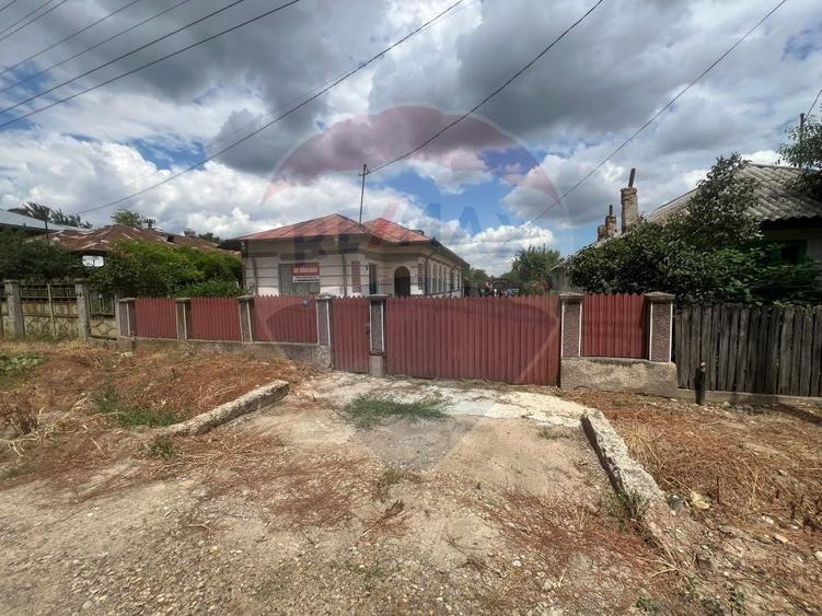 Casă cu 4 camere cu Teren 2366 Mp în Căiata