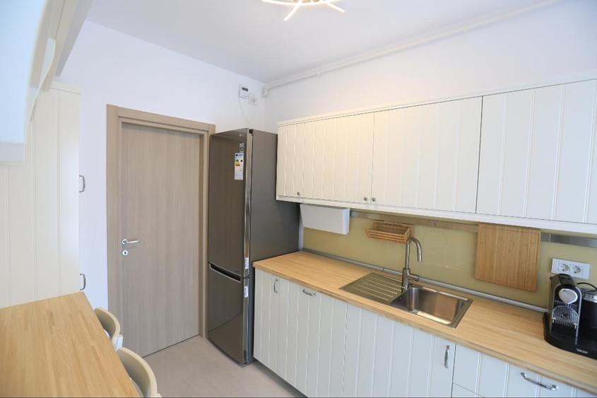 Apartament cu 2 camere semidecomandat, mobilat în Banu Manta